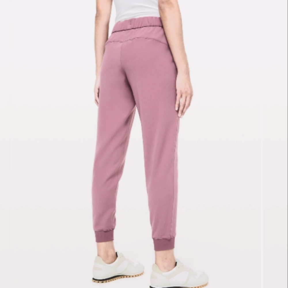 Lululemon On The Fly Woven Misty Merlot  Joggers Sz 4 NWOT